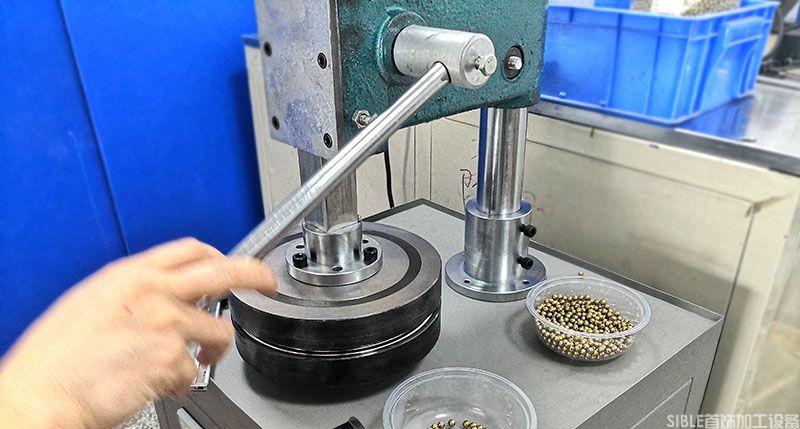 首饰加工设备有哪些?珠宝工厂常用设备解析(磨珠机详解)(图1) 定位磨珠机 深圳首饰设备工厂